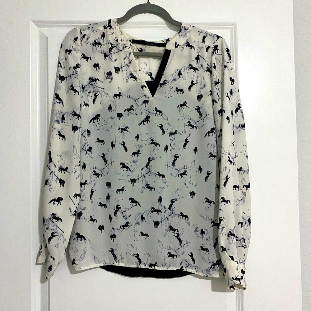 Kensie Long sleeves Sz S/M White & Black - Horses